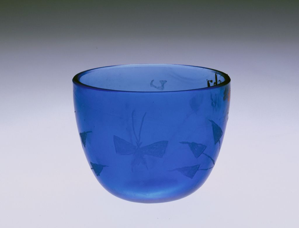 图片[1]-Daoguang Blue Transparent Glass Flower Butterfly Pattern Cup-China Archive